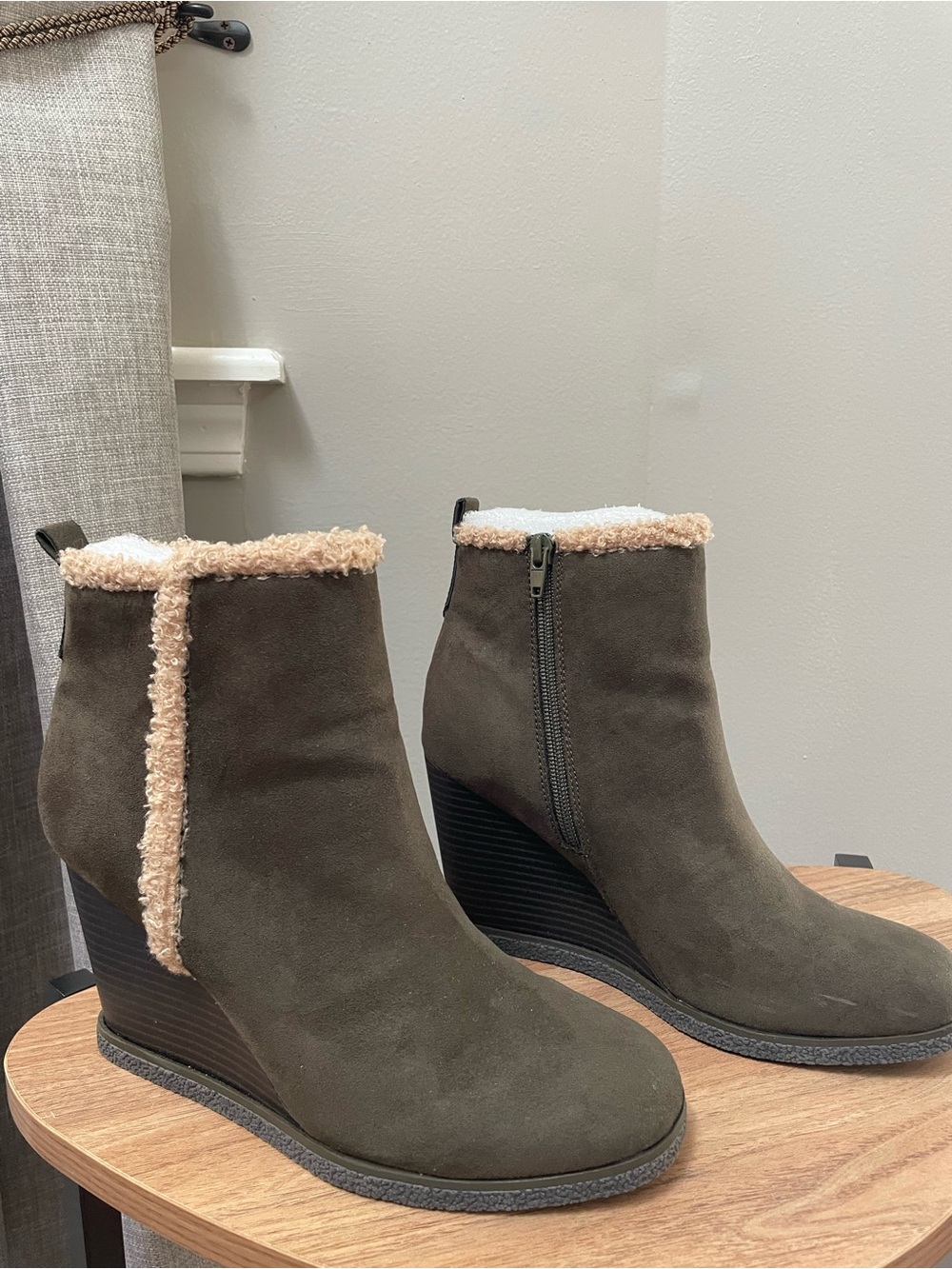 Wonderly Olive Suede Wedge Ankle Boots “Joni” with Cream Shearling Trim